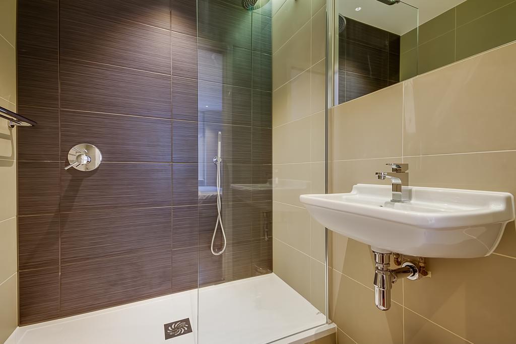 Lovat Lane Apartment *